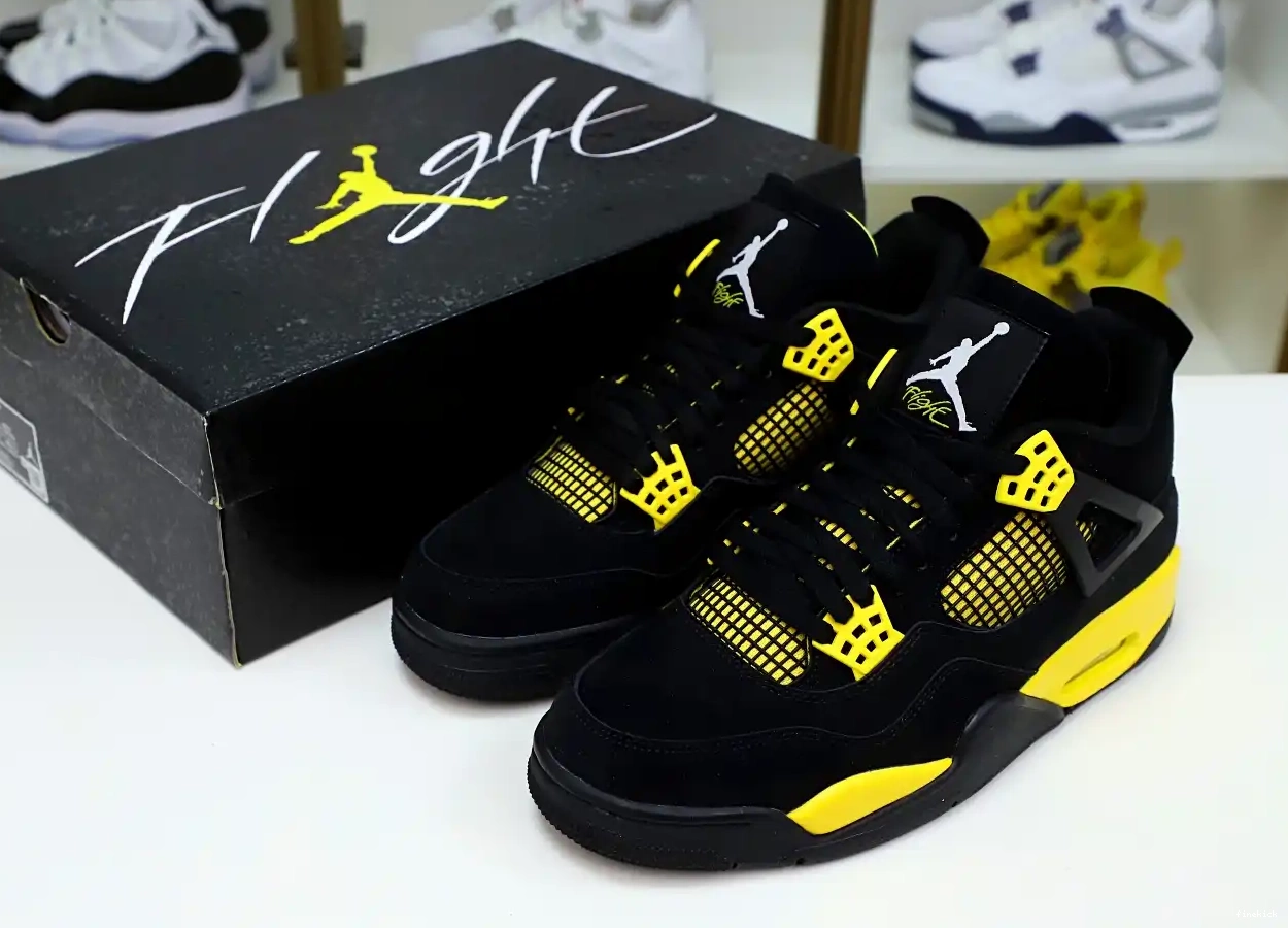 Air Jordan thunder  2023 Jordan4 0325